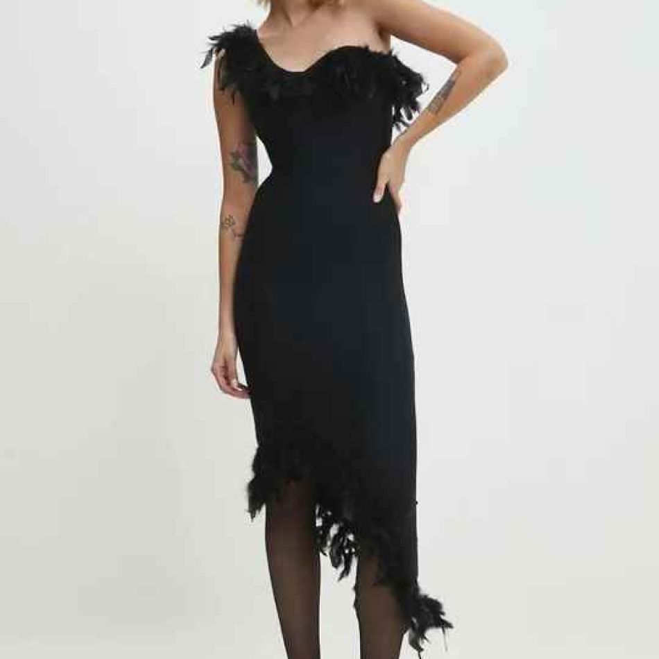 Îmbrăcată în Dragoste: Cele mai elegante rochii pentru Ziua Îndrăgostiților și Dragobete