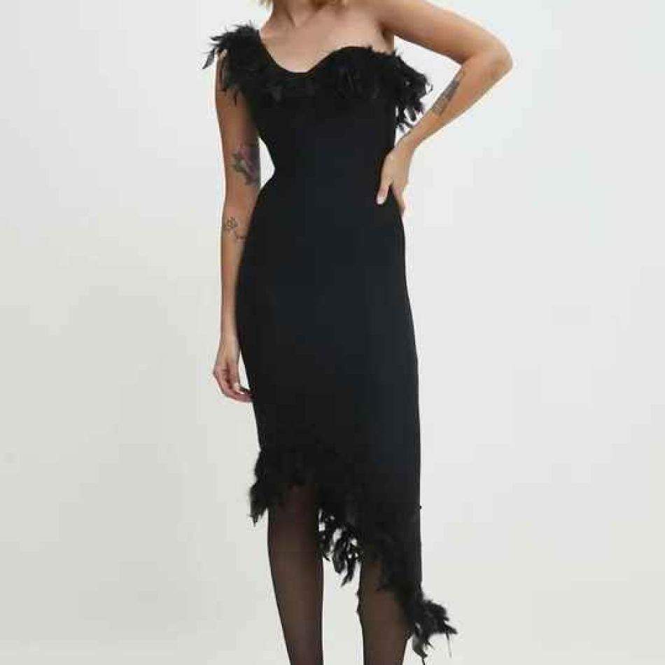 Îmbrăcată în Dragoste: Cele mai elegante rochii pentru Ziua Îndrăgostiților și Dragobete