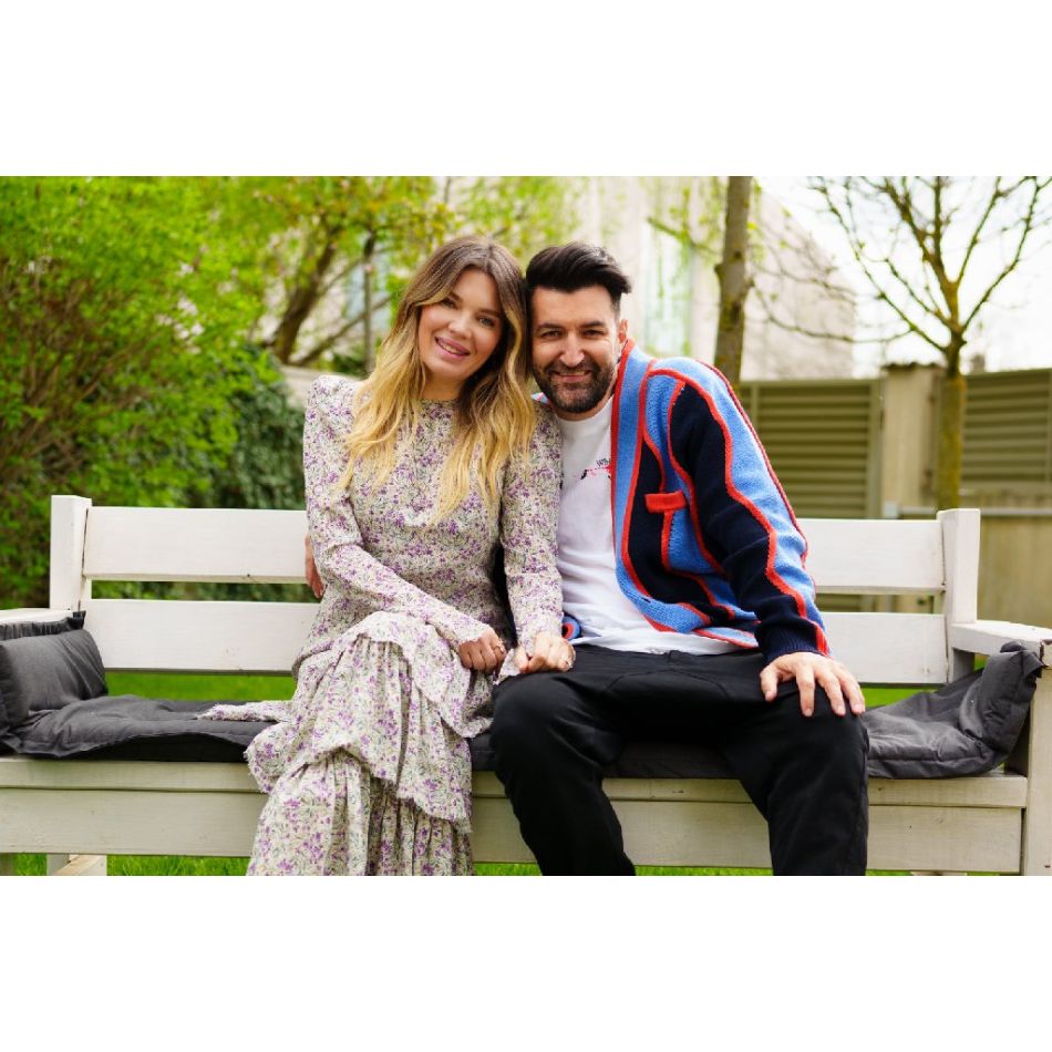 Pe aceeași bancă a mărturisirilor pe care au spus că vor deveni părinți, Smiley și Gina Pistol anunță că se căsătoresc 