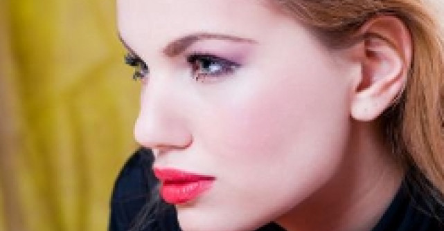 Practic: Machiaj a la Angelina in 