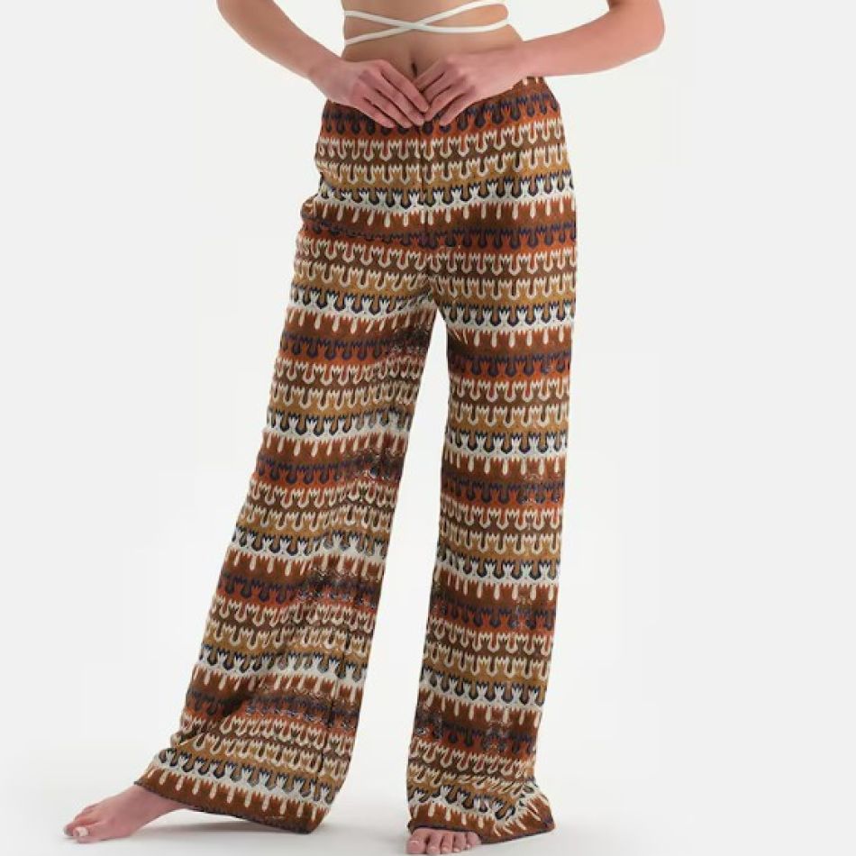 Haine de plajă: Mini-ghid complet cu recomandări de chimono, kaftan, pantaloni și rochii de plajă pentru sezonul estival