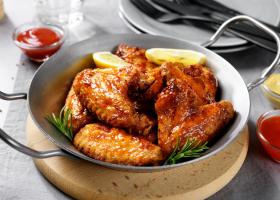 Aripioare de pui picante și crocante la air fryer: rețeta completă, cu trucuri ca să iasă rumene și suculente