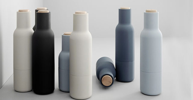 Util in bucatarie: recipiente pentru ulei, sare si piper