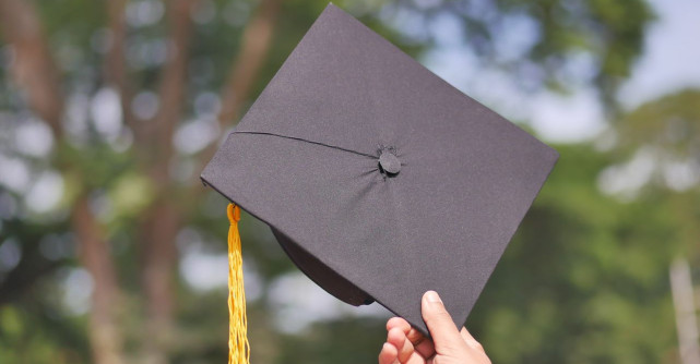 La 82 de ani a luat diploma de liceu: Niciodată nu e prea târziu să studiezi