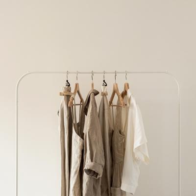 Minimalism în modă: cum să îmbrățișezi simplitatea și să înflorești în eleganță 