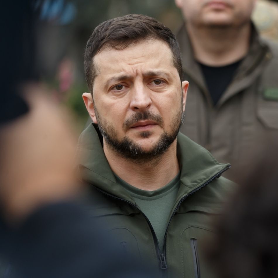 Sean Penn a primit de la președintele Zelenski un Oscar simbolic în Ucraina din metalul unui tren bombardat