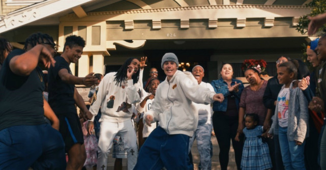  Justin Bieber lanseaza Intentions, un videoclip realizat in parteneriat cu organizatia nonprofit Alexandria House