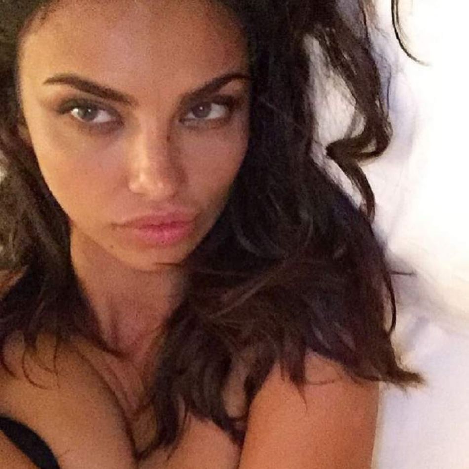 Pictorialul sexy al Mădălinei Ghenea l-a făcut pe Mihai Bobonete să aibă o reacție surprinzătoare: Să vă dea Dumnezeu sănătate