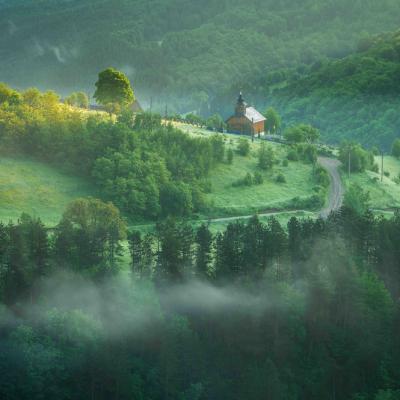 Punctele energetice misterioase din România: Portaluri de conexiune cu energia universală