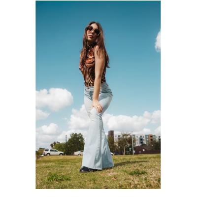 Cum să porți pantaloni evazați: ghid complet pentru un look modern și elegant