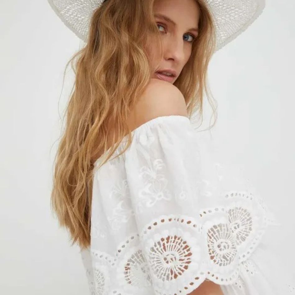 CHIC ȘI PROTEJATĂ DE SOARE CU 20 DE PĂLĂRII ȘI ȘEPCI