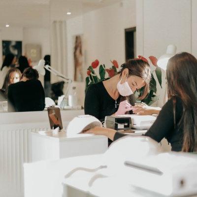 Stailer: România are un deficit de 10.000 de specialiști în domeniul manichiură-pedichiură