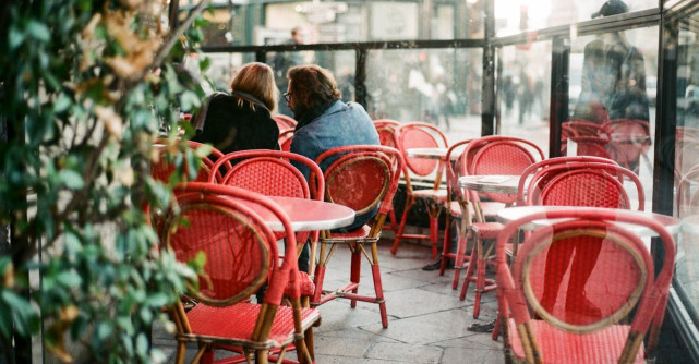 Dacă îi faci observații în public partenerului tău înseamnă că nu ești în relația potrivită