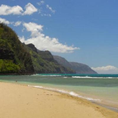 Elton John se bucura de vacanta alaturi de fiul si iubitul sau