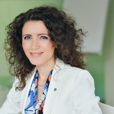  Jumătate dintre femeile care lucrează resimt un nivel de stres mai mare decât în urmă cu un an.