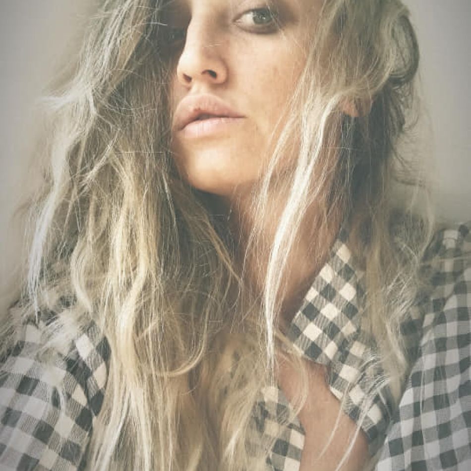 Ilona Brezoianu, superbă în rochie de mireasă! Imagini inedite de la nunta religioasă a actriței 