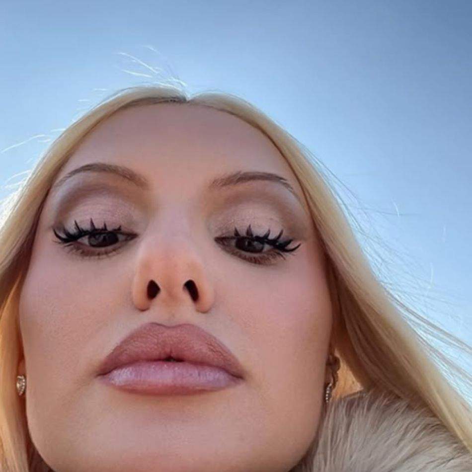 Alexandra Stan și fiica ei, Eva, au ajuns acasă. Artista a povestit despre nașterea cu complicații