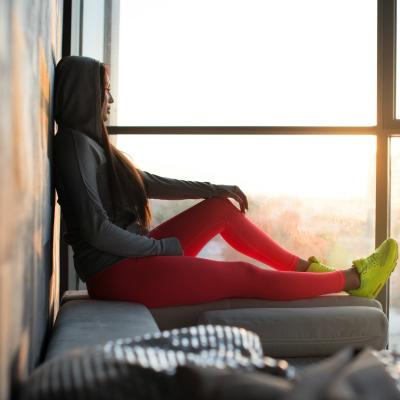 3 moduri de a purta colantii ca pantaloni si sa arati bine