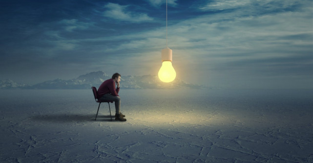 Opt erori de gândire care distorsionează realitatea