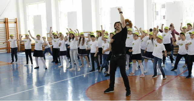 Tedi strigă tare: Start la mișcare!