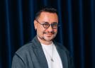 Păr blond sănătos după decolorare: ghid de îngrijire și sfaturi de la Adrian Perjovschi