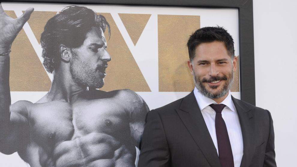 FOTO: Joe Manganiello și-a făcut un tatuaj impresionant DE 1 METRU lungime pentru a acoperi cicatricile unei boli misterioase