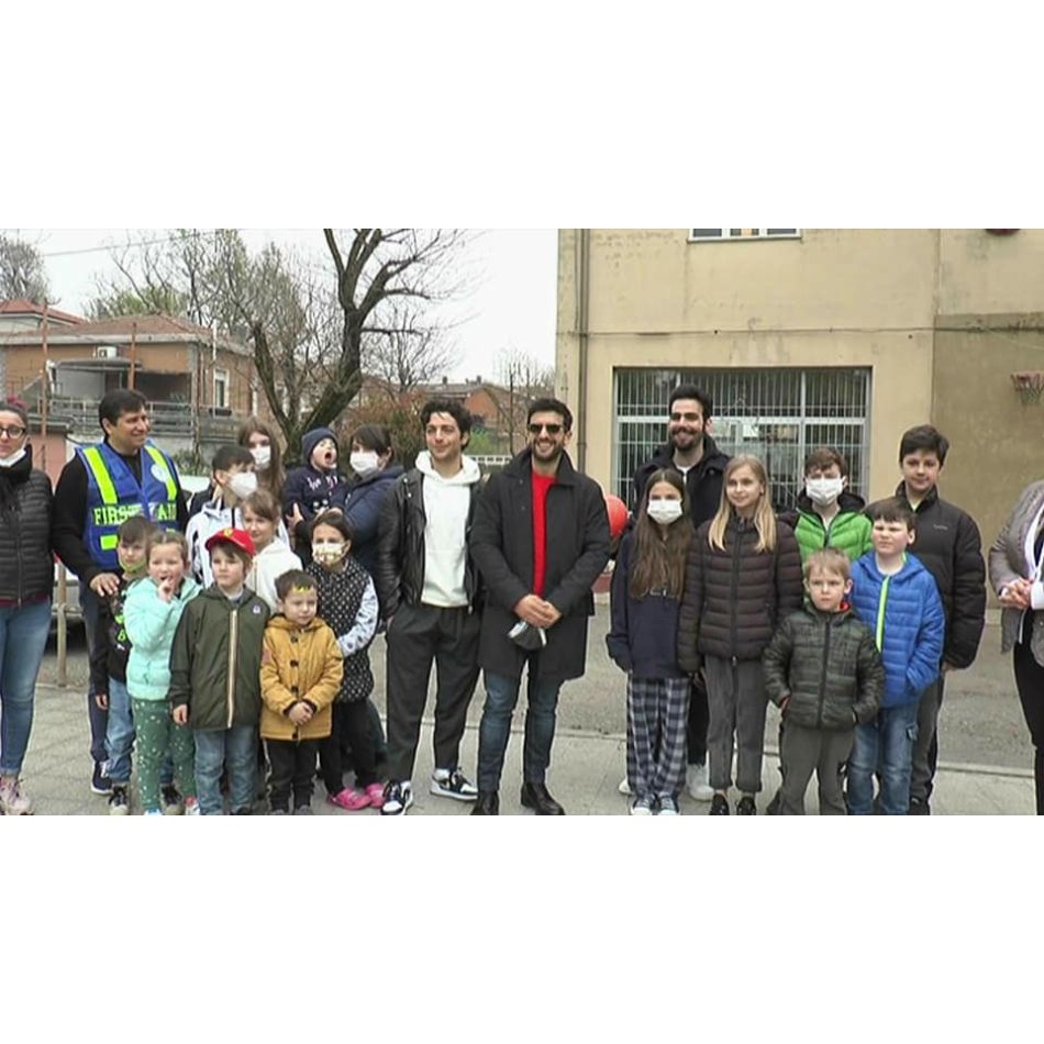 Gest de solidaritate. Membrii trupei IL VOLO au adus alinare copiilor ucraineni refugiați în Italia