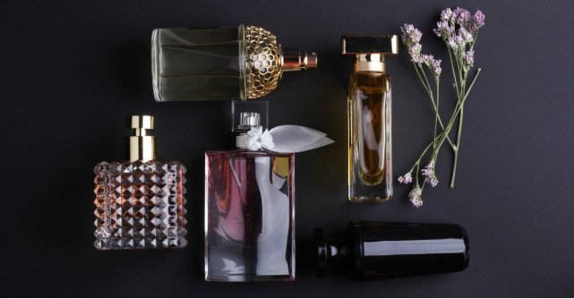 Cu ce parfum scrii istorie azi?