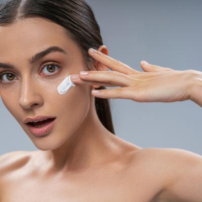 Beauty alert: îți îmbătrânesc pielea! Cele mai frecvente greșeli în îngrijirea tenului care accelerează îmbătrânirea