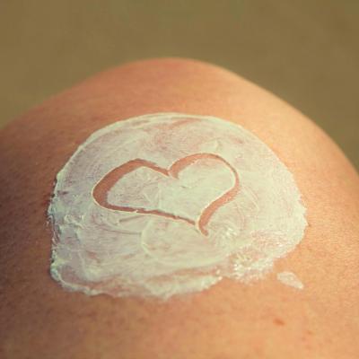Cele mai bune tratamente naturale pentru pielea uscată a corpului