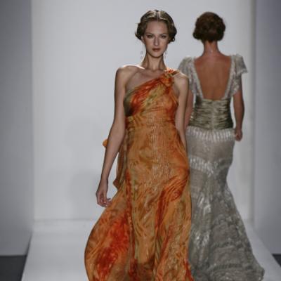 Pretioasa si bine imbracata: Cum se poarta rochia aurie