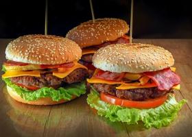 Rețeta de senzație a lui Chef Scărlătescu! Uite cum se prepară burgeri ca la restaurant!