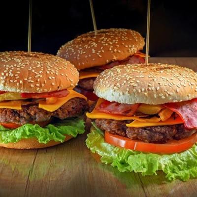 Rețeta de senzație a lui Chef Scărlătescu! Uite cum se prepară burgeri ca la restaurant! 