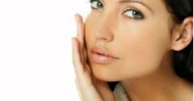 Practic: Machiaj a la Kim Kardashian