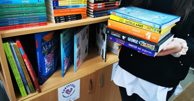 CarteTeca, ediția a 4-a: 50 de biblioteci școlare vor primi cărți noi