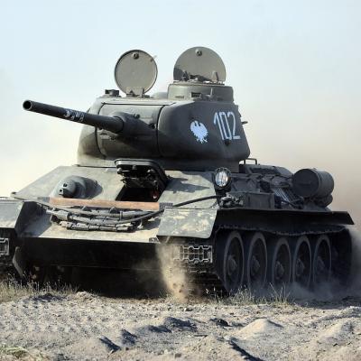 Romii au capturat un tanc rusesc, în mijlocul nopții, în Ucraina. Ucrainenii le țin piept rușilor în cea de-a cincea zi