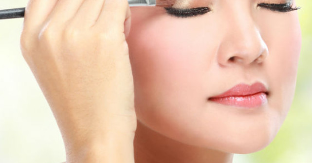 Cum sa te machiezi daca porti lentile