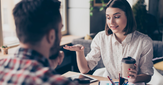 Un nou studiu arata ca oamenii prefera conversatiile profunde cu necunoscuti, in locul celor superficiale
