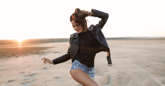 Geaca de piele! Obiectul vestimentar care nu trebuie să îți lipsească din garderobă!