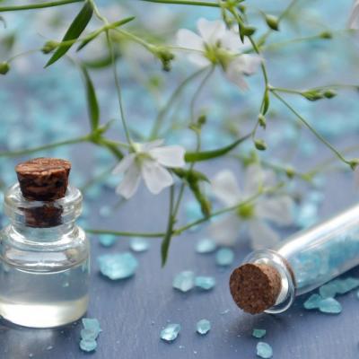 3 amestecuri de uleiuri esențiale care te calmează și combat anxietatea