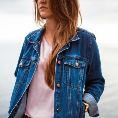 Ce jachete din denim combin cu rochii si fuste