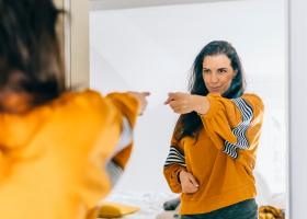 Nu mai aștepta să-ți spună cineva că ești suficientă. 40 de afirmații pentru o stimă de sine mai puternică