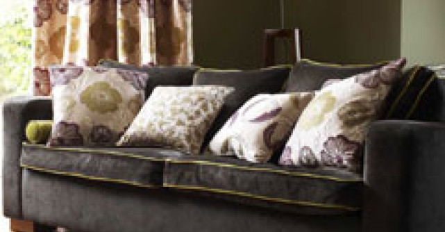 26 de piese de mobilier si accesorii cu motive florale