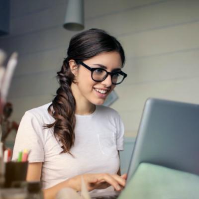 Patru metode eficiente pentru a lupta cu microbii la birou