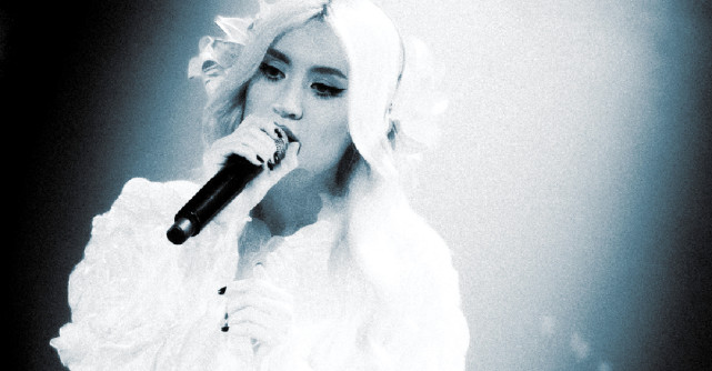 Paulina a lansat 'Live @ Arenele Romane'