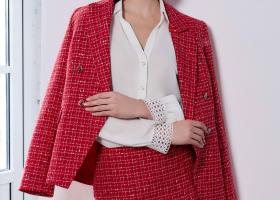 Tonuri Soft, Siluete Puternice: DiKa celebrează Valentine’s Day și costumele în nuanțe pastel