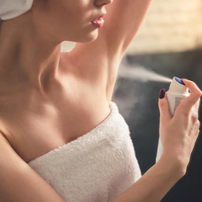 Sărurile de aluminiu din antiperspirante – cât sunt de periculoase