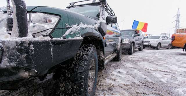 Ajutoarele oficiale ale lui Moș Crăciun au venit cu mașini 4x4 off-road