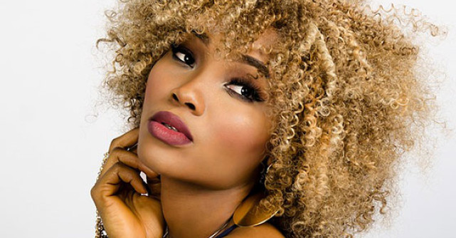 5 Alimente care tin RIDURILE departe