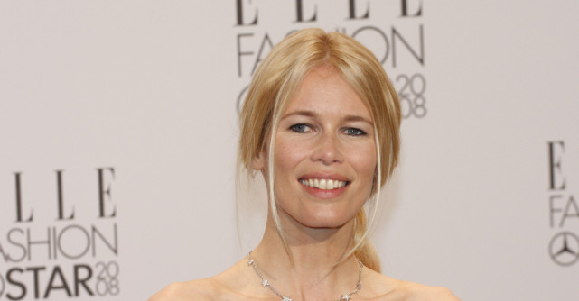 Claudia Schiffer a împlinit 55 de ani. S-a pozat în costum de baie, iar fanii i-au complimentat frumusețea naturală